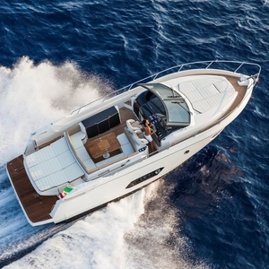 Inboard express cruiser - 40 STL - Absolute Yachts - open / sport / 10-person max.
