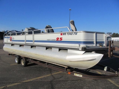 1995 Sun Tracker 25 Party Barge