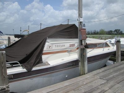 1982 Trojan F26 Express powerboat for sale in Illinois