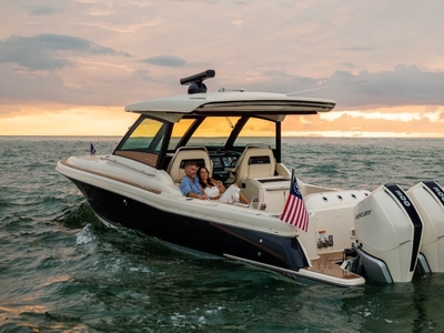 NEW CHRIS CRAFT CALYPSO 35 - EXCEPTIONAL WEATHER PROTECTION