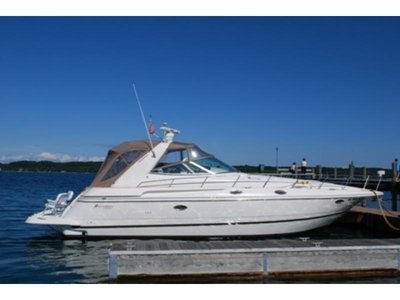 2000 Cruisers Yachts 3870 Express powerboat for sale in Michigan
