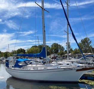 1975 Bayfield 32 Doc’s Ology | 32ft