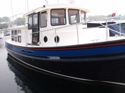 2000 Nordic Tug 32 Cabin Yacht | 32ft