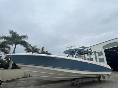 2021 Boston Whaler 350 Outrage 350 Outrage | 35ft