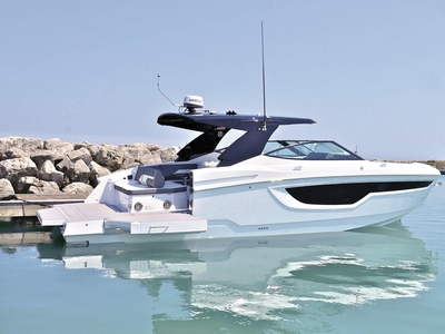2021 Cruisers Yachts 38 GLS | 38ft