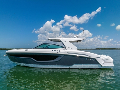 2022 Cruisers Yachts 38 GLS | 38ft