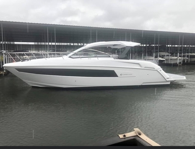 2022 Cruisers Yachts 390 Express Coupe Southern Comfort | 39ft