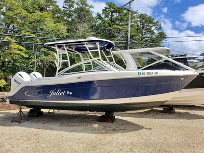 2022 Robalo R247 Dual Console | 24ft