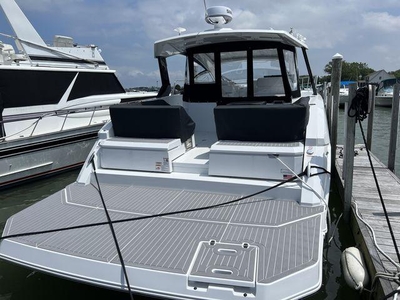 2023 Cruisers Yachts 390 Express Coupe | 39ft