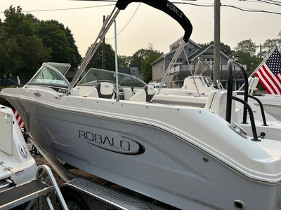 2023 Robalo R207 Dual Console | 20ft
