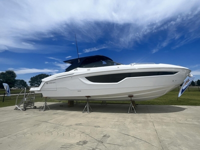 2024 Cruisers Yachts 38 GLS | 37ft