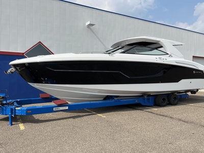 2024 Cruisers Yachts 38 GLS | 37ft