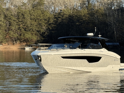 2024 Cruisers Yachts 38 GLS Outboard | 38ft