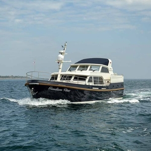 Cruising motor yacht - 500 AC Variotop® - Linssen Yachts B.V. - with enclosed flybridge / 3-cabin / steel