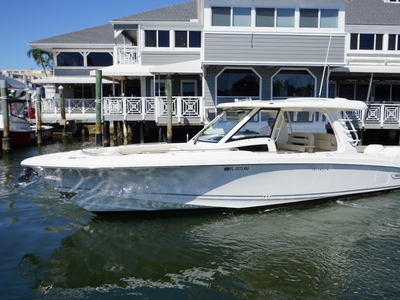 2018 Boston Whaler 350 Realm