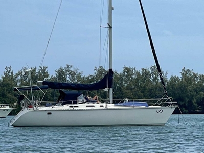 1990 Hunter 37' Legend