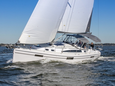 NEW Catalina 425 - A Practical Sailors Dream