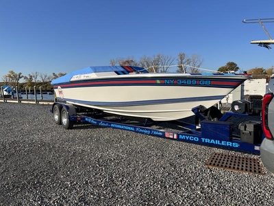 1990 Avanti 22 Sporr powerboat for sale in New York