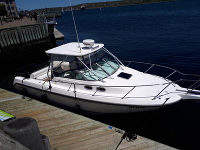 2003 Boston Whaler Conquest powerboat for sale in
