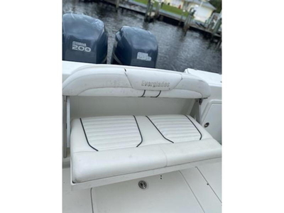 2010 Everglades 250 powerboat for sale in Florida