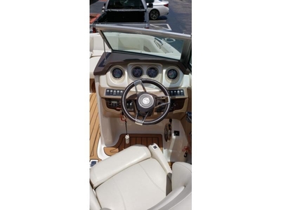 2014 Chaparral 224 Sunesta powerboat for sale in Florida