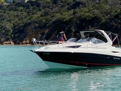 LARSON CABRIO 315 BOW THRUSTER ONLY 68 HOURS