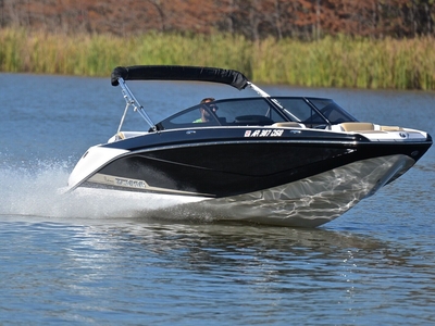 SCARAB 195 PLATINUM ... LOADED ... ONLY 130 HOURS