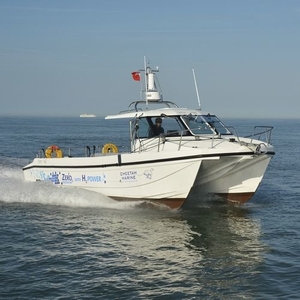 Catamaran walkaround - Cheetah Marine - outboard / twin-engine / wheelhouse