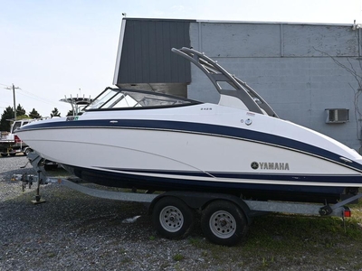 2020 Yamaha Boats 242S LIMITED