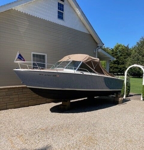 1973 Chris Craft Lancer, Recently Restored, 3rd Owner (33 Yrs), Mint Condition