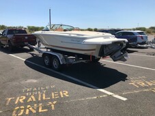 Chris Craft 20' Launch- Only 110 Hours!