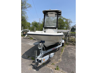 2015 Boston Whaler Dauntless 170 powerboat for sale in Vermont