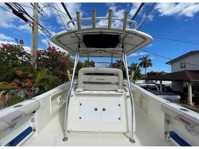 2001 Pursuit 3070 CC powerboat for sale in Florida