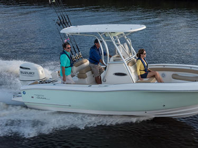 Outboard bay boat - Sportfish 222 - PIONEER BOATS - center console / open / sport-fishing