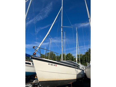 2010 Macgregor 26M sailboat for sale in New York
