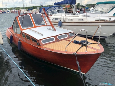 Klassisk Mahogny Motorbåd Med Dieselmotor