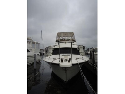 1989 Hatteras 40 double cabin powerboat for sale in Michigan
