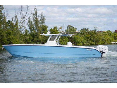 2018 Invincible 40 Catamaran powerboat for sale in Florida