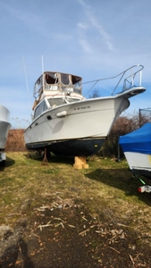 Pacemaker Sportfisherman 33' Boat Located In Lindenhurst, NY