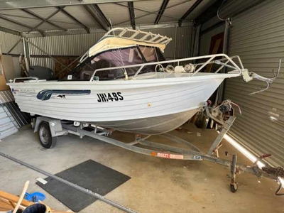 Quintrex 4.88 Seabreeze boat, mackay trailer, 80hp 4 stoke Yamaha