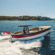 Inboard center console boat - DAMSKO 1000 CABIN - Lekker Boats - ski / sport / for recreation centers