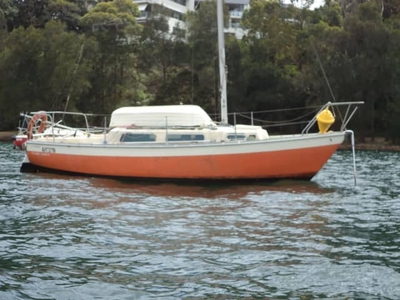 23ft fibreglass Endeavour Yacht, Flying Cloud 3 with dingy.