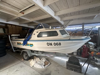 5m fibreglass boat with outboard motor
