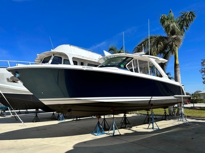 2019 Tiara Yachts 38 LS | 38ft