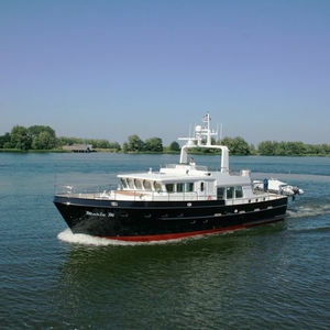 Inboard trawler - BLUE WATER Series - Altena Yachting - flybridge