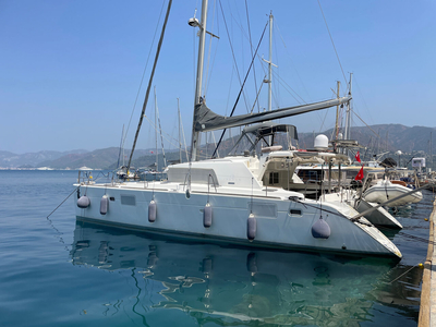 Lagoon 440 Owner's Version (sailboat) for sale