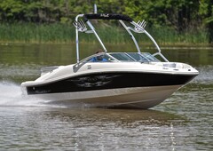 SEA RAY 185 SPORT ... SUPER CLEAN... LOW HOURS
