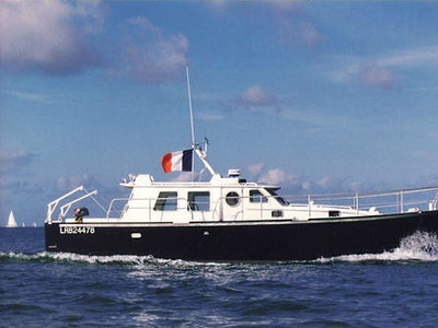 Inboard express cruiser - KING ATLANTIQUE - META Yachts - twin-engine / hard-top / aluminum