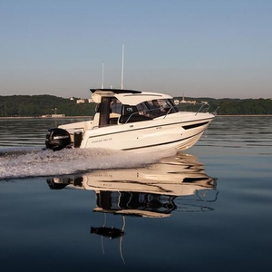 Outboard cabin cruiser - 750 - Parker Poland - hard-top / with enclosed cockpit / 7-person max.