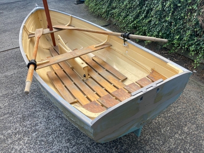 CLINKER DINGHY SAIL ROW MOTOR CAN DELIVER?